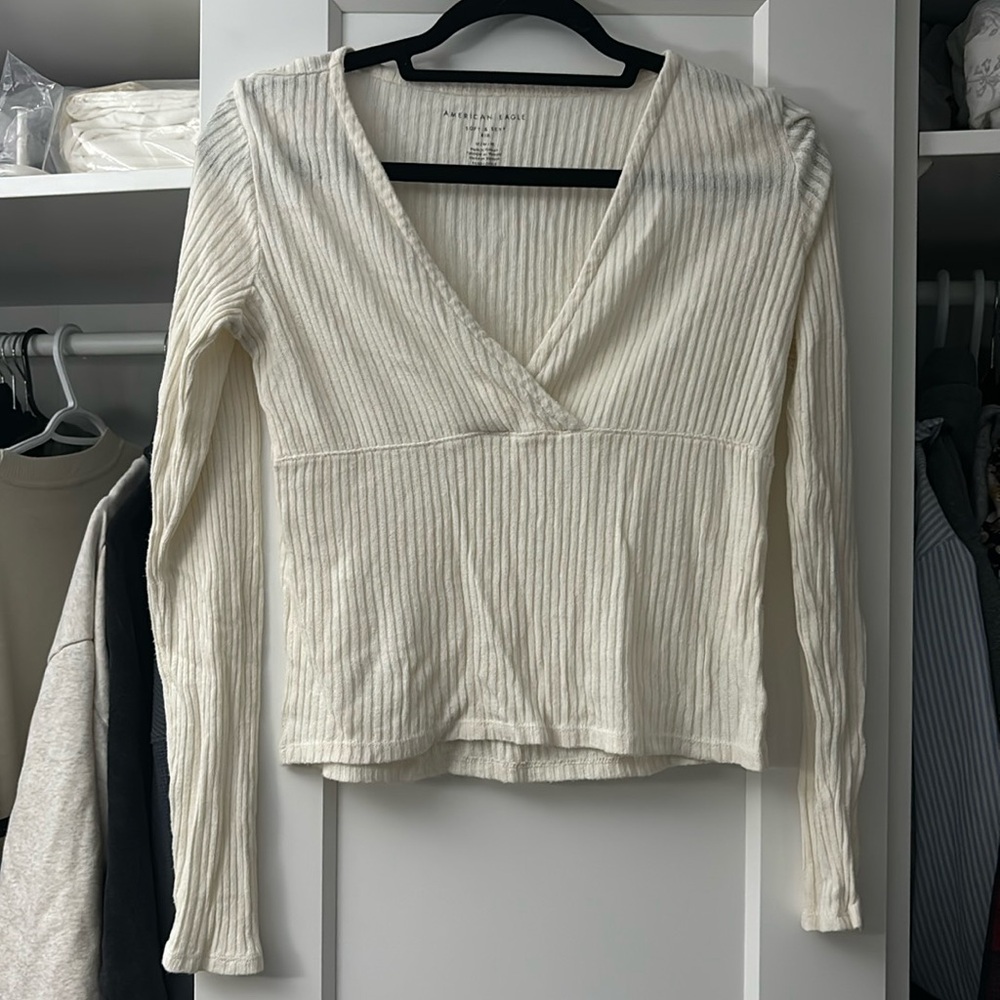 AE ribbed v neck shirt